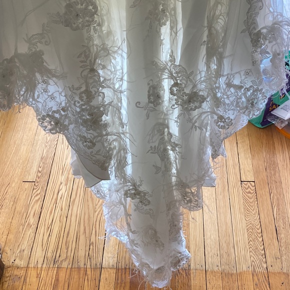 David's Bridal Ivory Beaded Wedding Gown - Picture 5 of 8